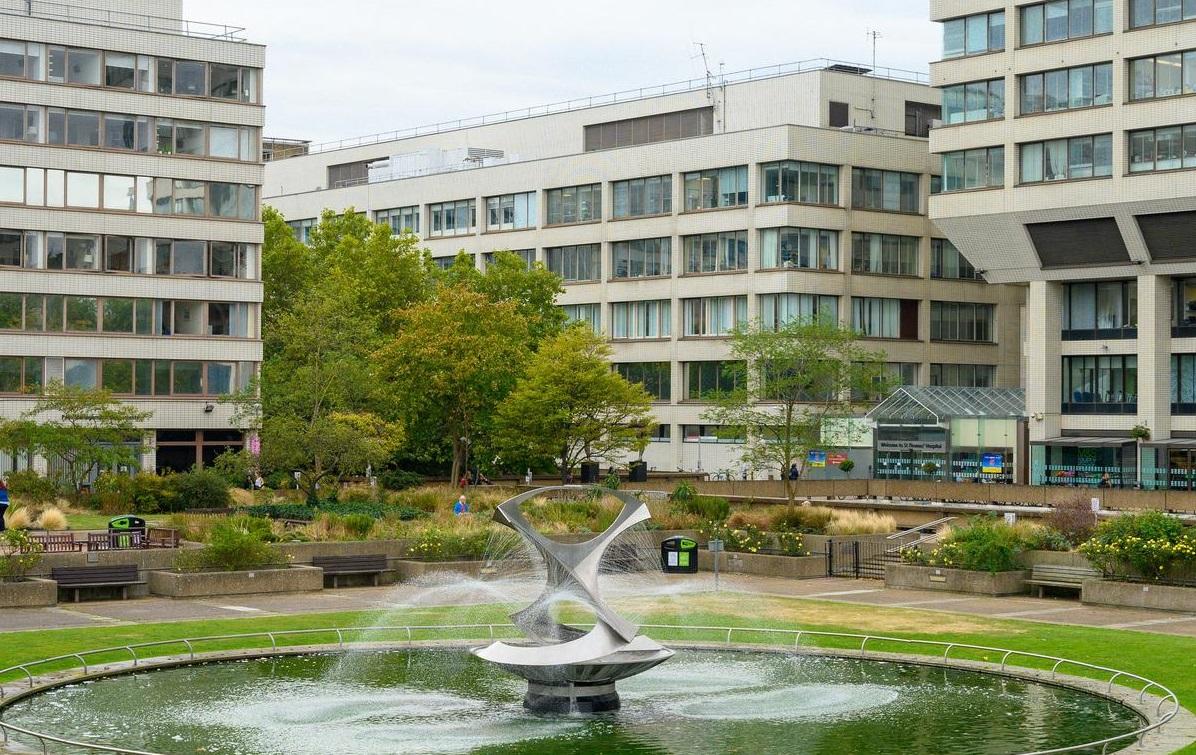 倫敦聖托馬斯醫院受網攻影響。(互聯網)