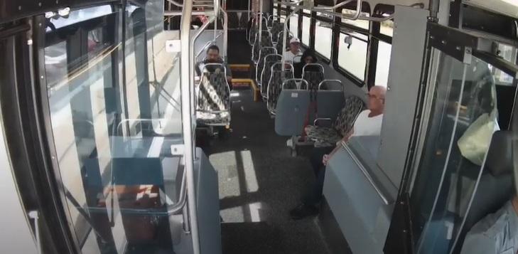 事發前,車廂一片平靜。(互聯網)