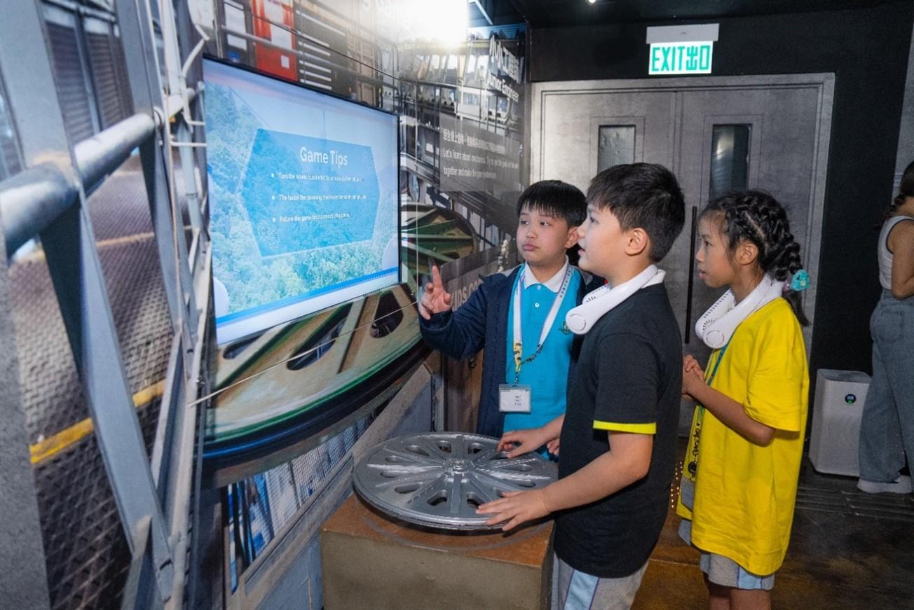 多啦A夢頭像快閃天壇大佛下 「100%多啦A夢&FRIENDS@昂坪360」6月14日啟動