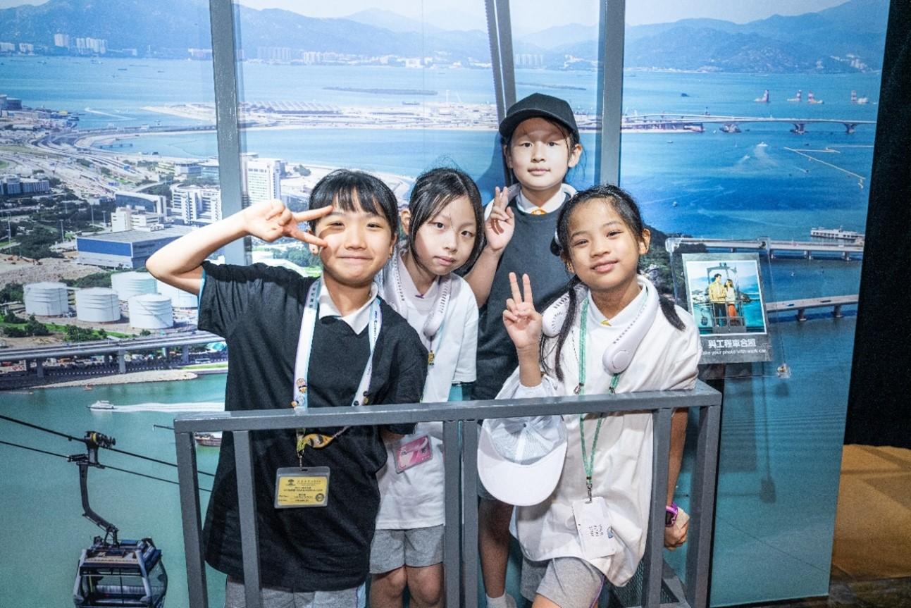 多啦A夢頭像快閃天壇大佛下 「100%多啦A夢&FRIENDS@昂坪360」6月14日啟動