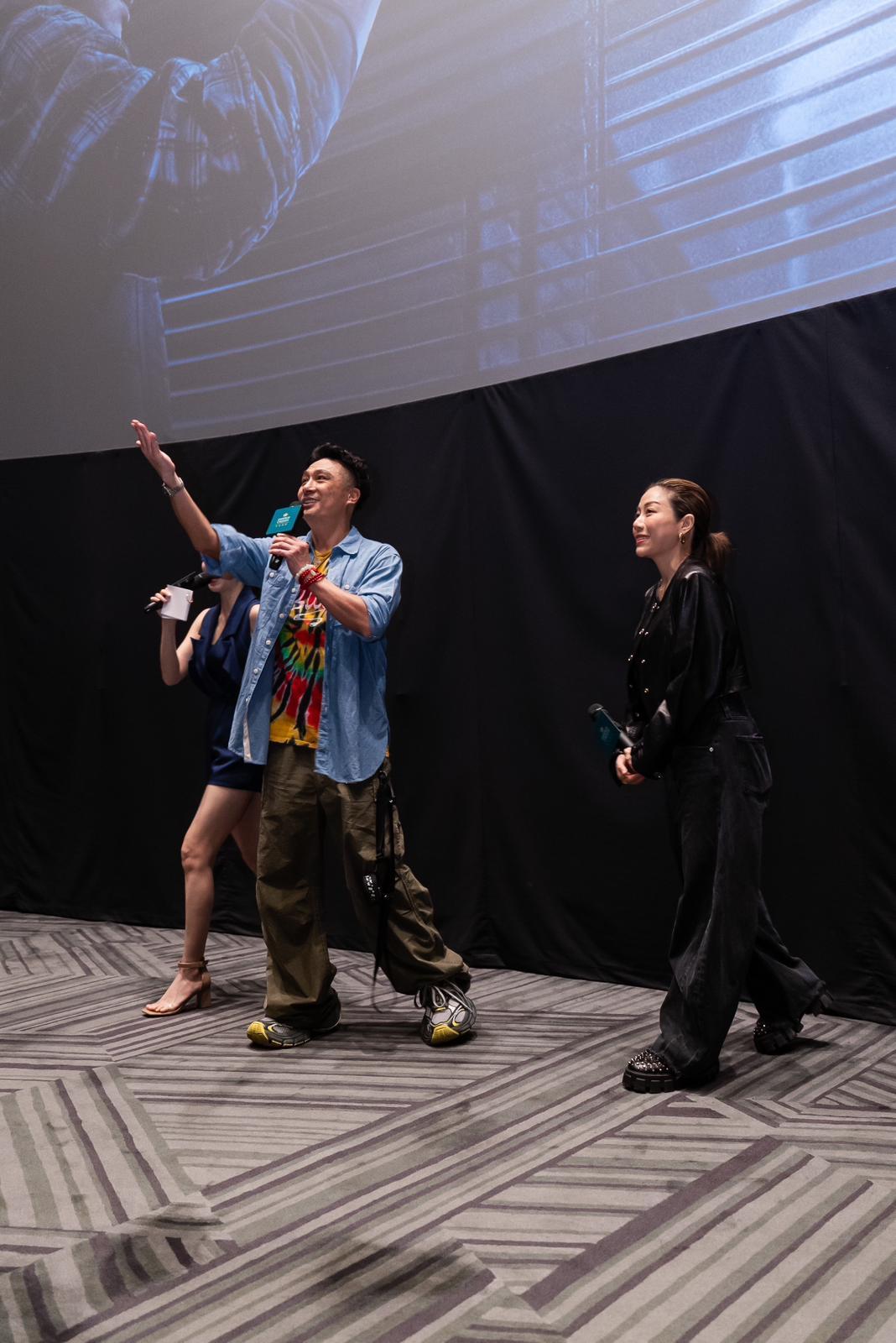 吳鎮宇聯同彭秀慧一同現身戲院為《談判專家》謝票。