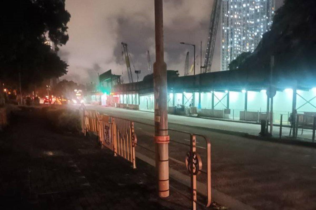 東頭村道一帶街頭全部熄滅。(網民Yuki Lee@FB群組「黃大仙區友(黃大仙,新蒲崗,鑽石山,慈雲山......)」)