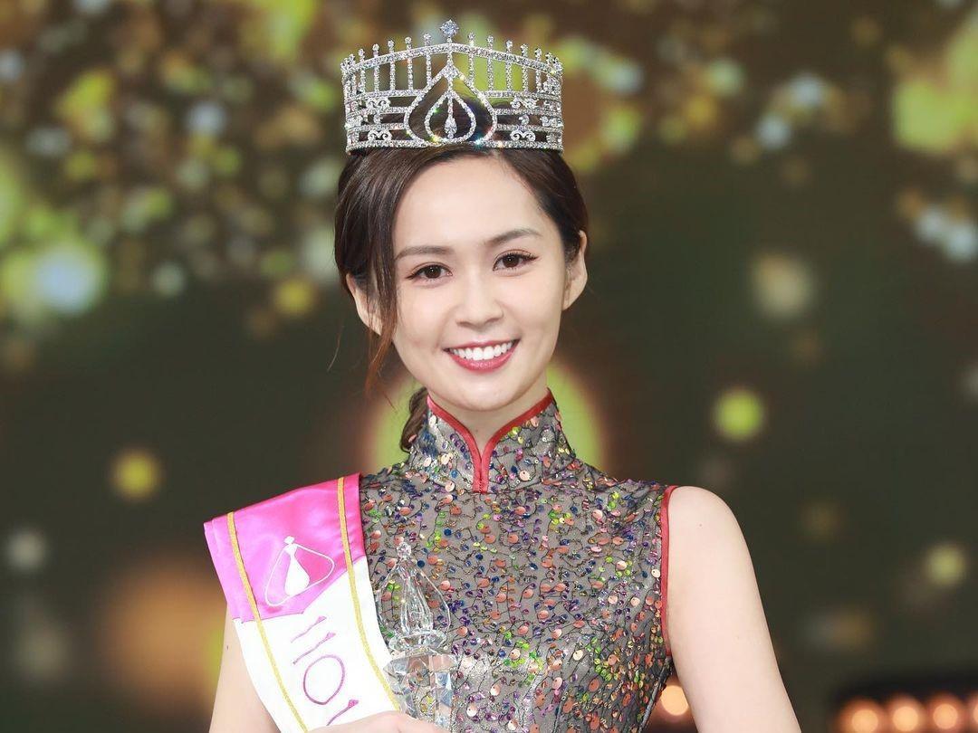 2022年香港小姐季軍梁超怡就成為首位紋身港姐三甲得主。