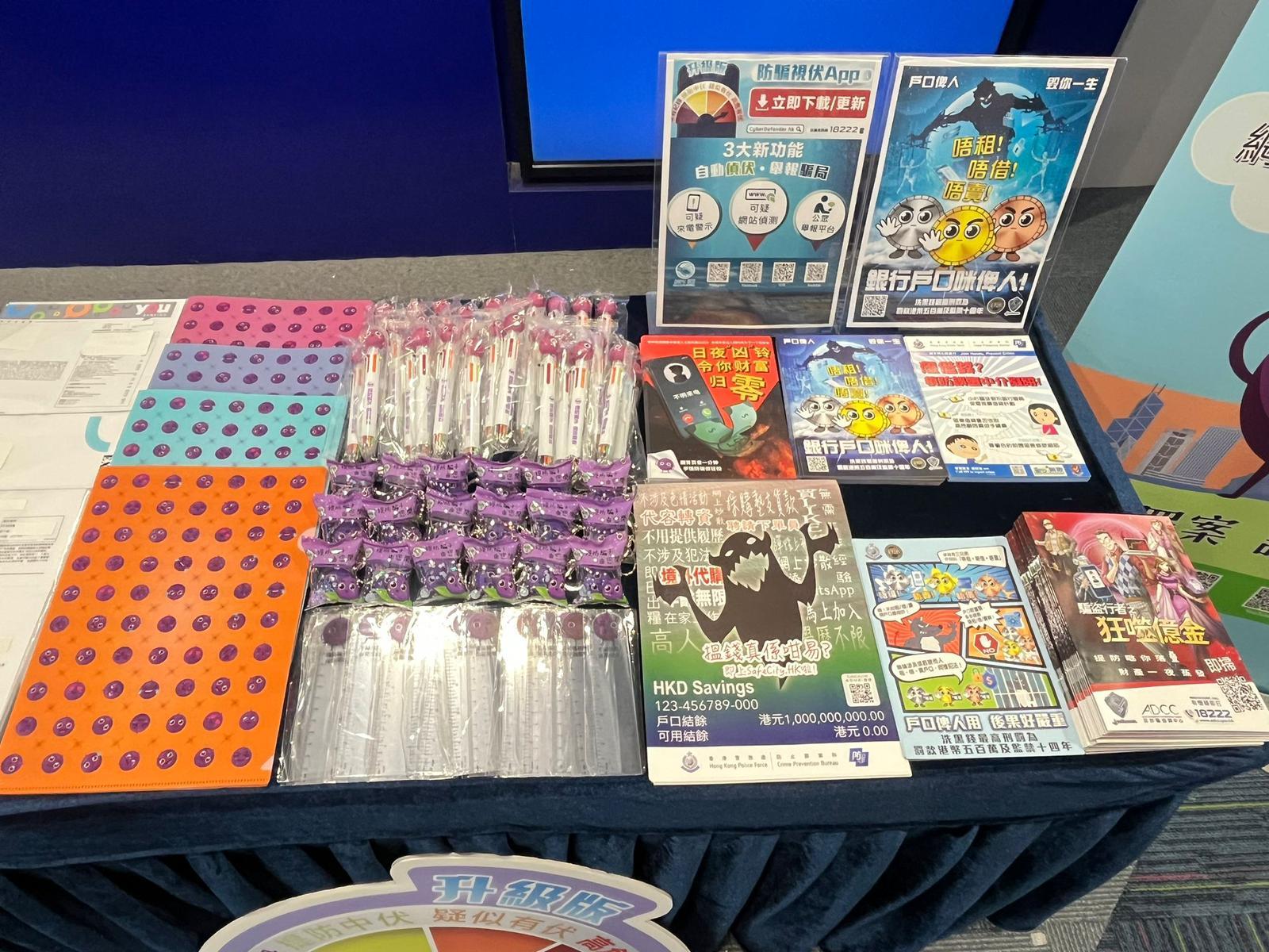 警方在行動中檢獲的物品。