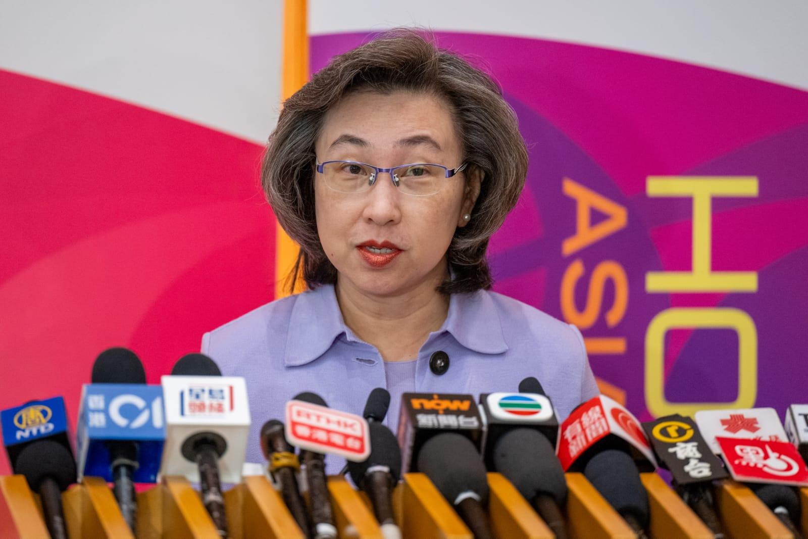 楊何蓓茵表示,行會通過各級公務員劃一加薪3%。(陳奕釗攝)