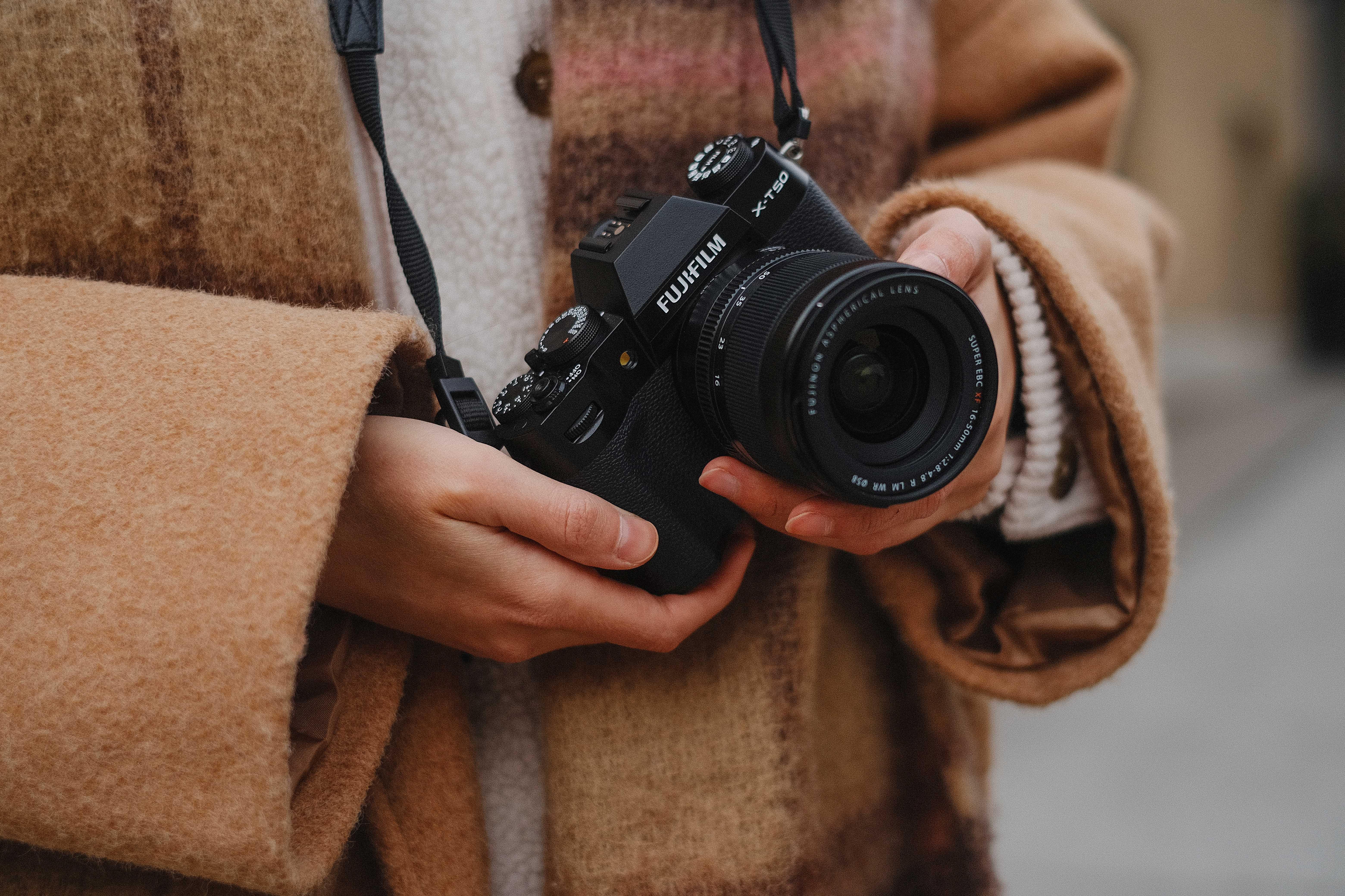 FUJIFILM X-T50無反數碼相機機身僅重438克,輕便易攜。