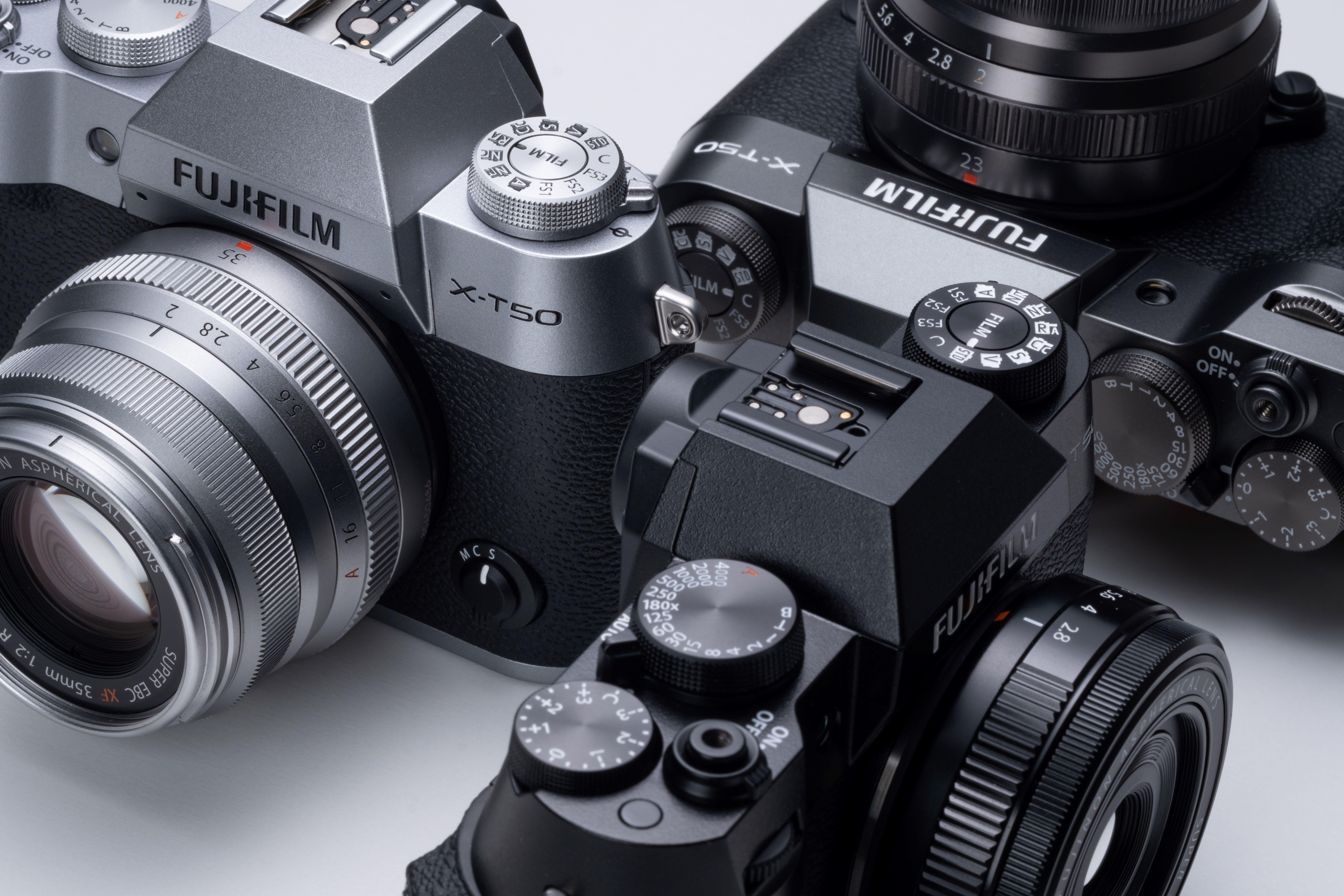 FUJIFILM X-T50無反數碼相機機頂新增菲林模擬轉盤,共提供20種菲林模式。