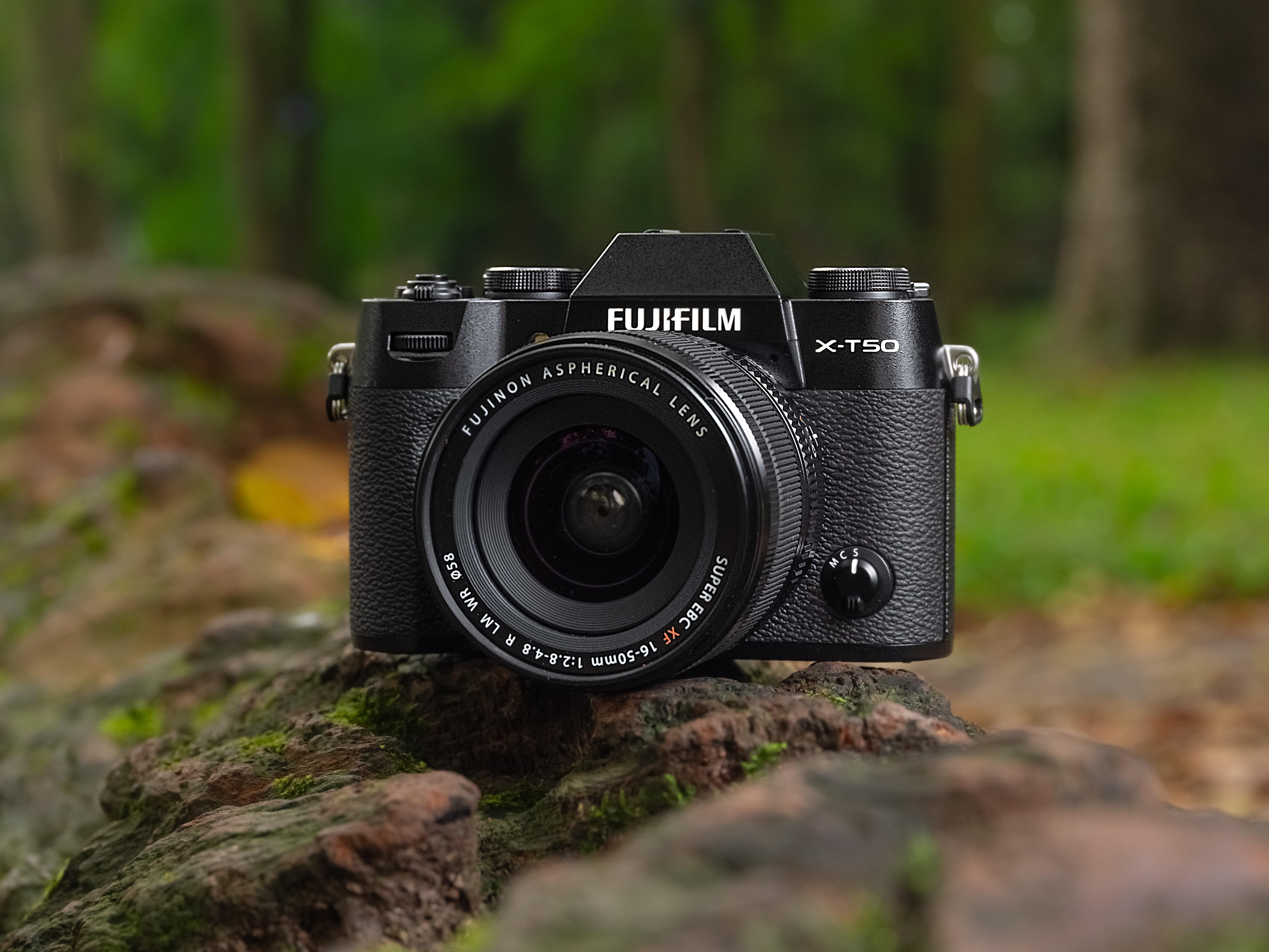 FUJIFILM X-T50無反數碼相機搭載全新影像感應器及高速影像處理器。