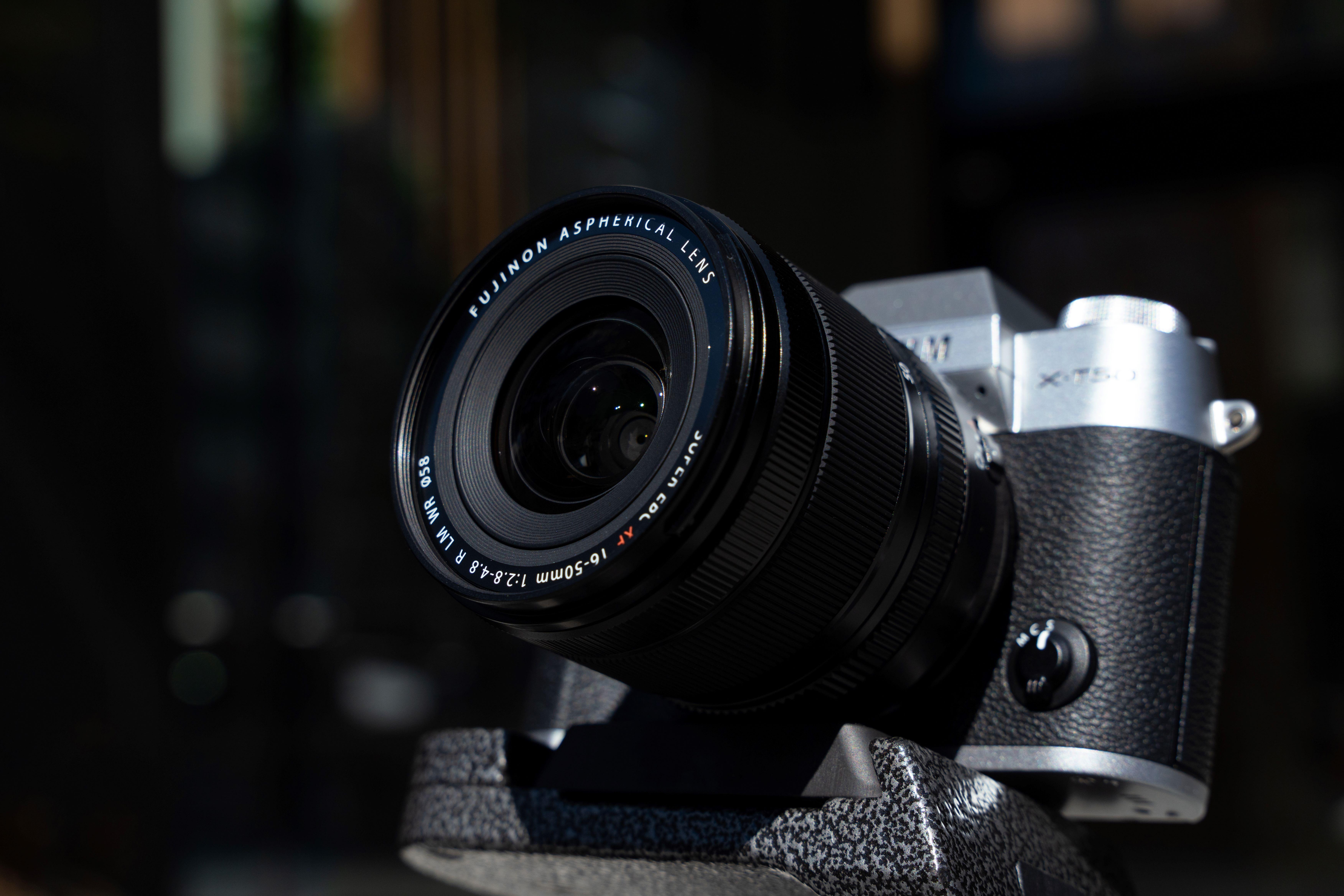 FUJIFILM亦推出FUJINON鏡頭XF16-50mm F2.8-4.8 R LM WR,重量僅約240克。