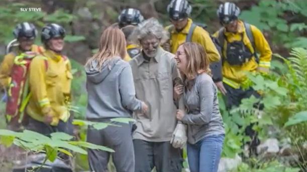 麥克利什看來精神不錯,看見親友時如釋重負。(互聯網)