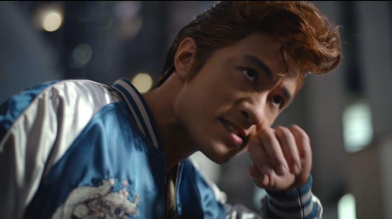 今次廣告特別從日本空運假髮來港,造型被指似足《幽遊白書》的桑原。