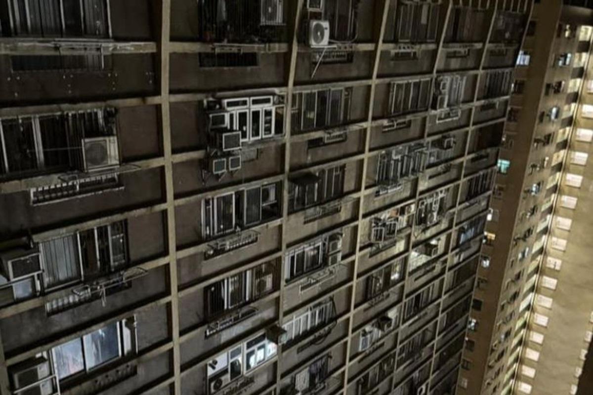 黃大仙下邨龍光樓晚上突然全幢停電。(FB群組「黃大仙區友(黃大仙,新蒲崗,鑽石山,慈雲山......)」)