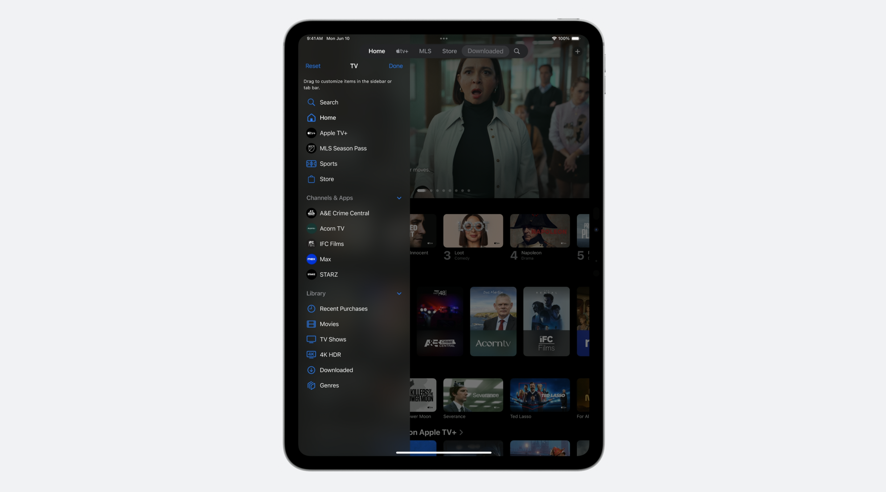 WWDC24|重新設計的分頁列如動態島般在app內容上方浮動,並在Apple TV等app確保內容延伸至畫面邊緣。