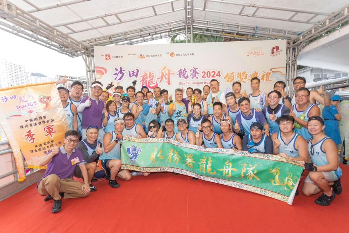 水務署龍舟隊喺沙田龍舟競賽嘅「中龍邀請賽建造業議會偉金盃」拎到季軍。(FB專頁「滴惜仔 Water Save Dave」圖片)