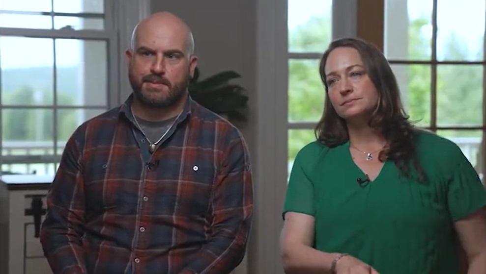 琼斯的子女對CNN講述父親的受騙經歷。(互聯網)