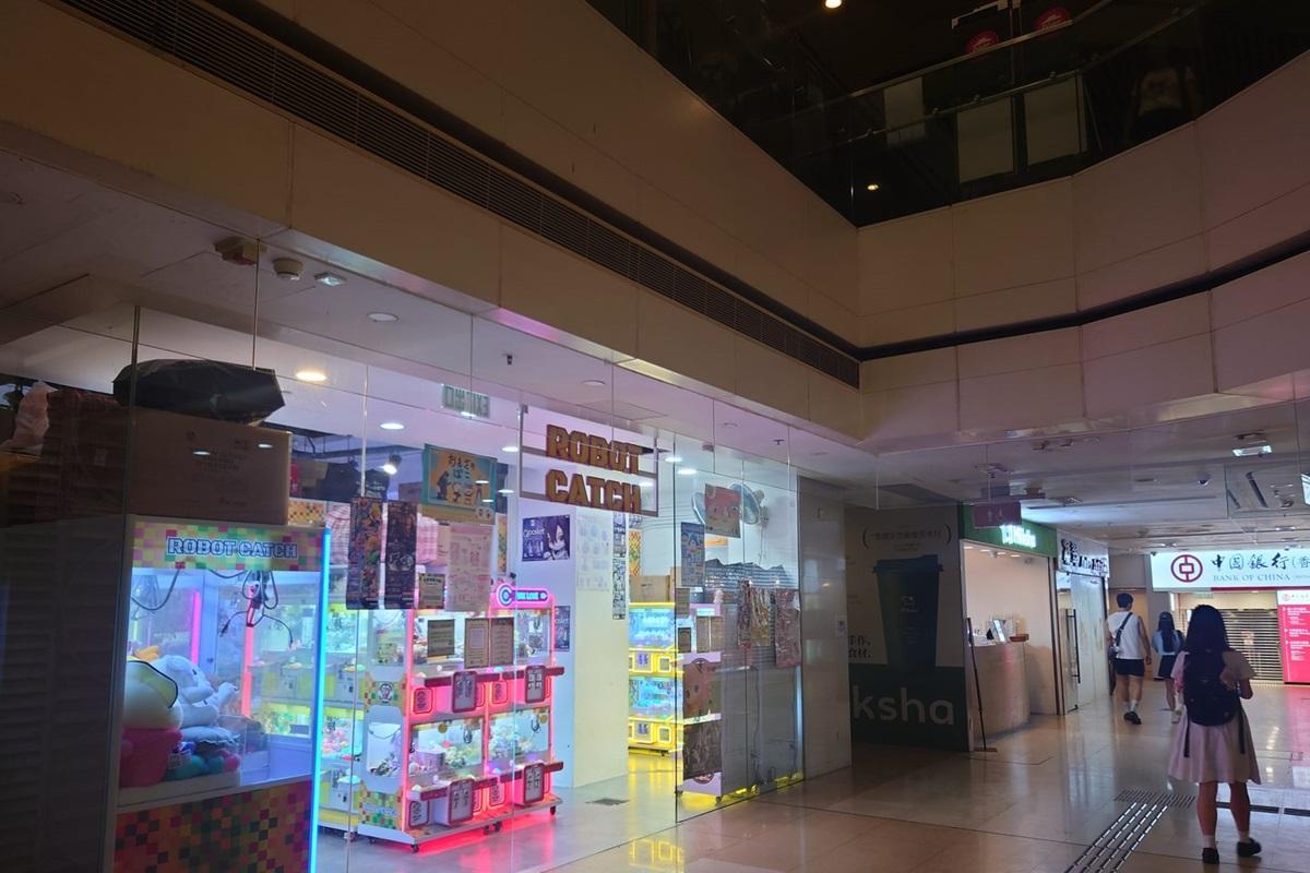 黃大仙中心南館部分商舖電力如常。(網民Davis Chan@FB群組「黃大仙區友(黃大仙,新蒲崗,鑽石山,慈雲山......)」)