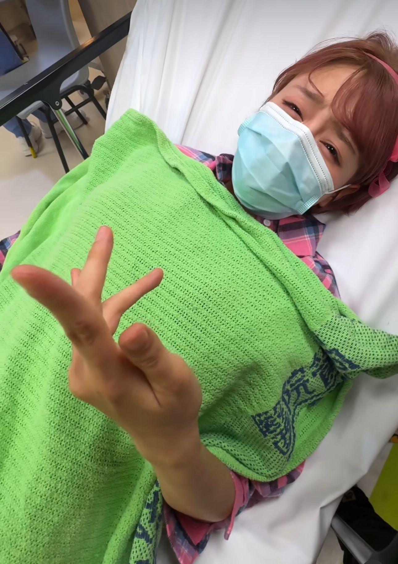濱崎真緒公開在醫院的抽蓄的影片,令粉絲相當擔憂。