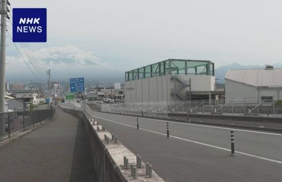 在夢之大橋車道中央架設1.8米高圍欄的工程已展開,當局早前已在車道旁設置圍欄。(互聯網)