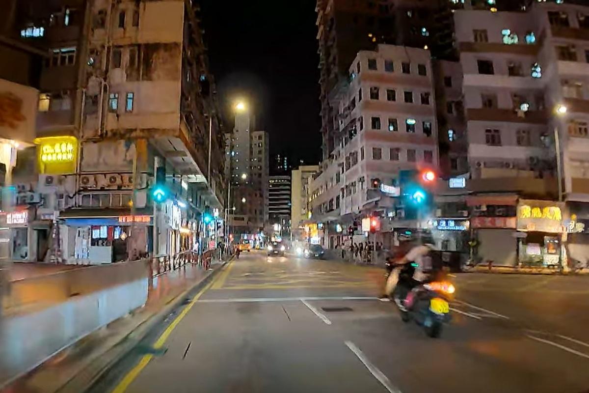 片主當時沿大棠路北行駛經一個路口。(網民Dan Hung@FB群組「車cam L(香港群組)」)