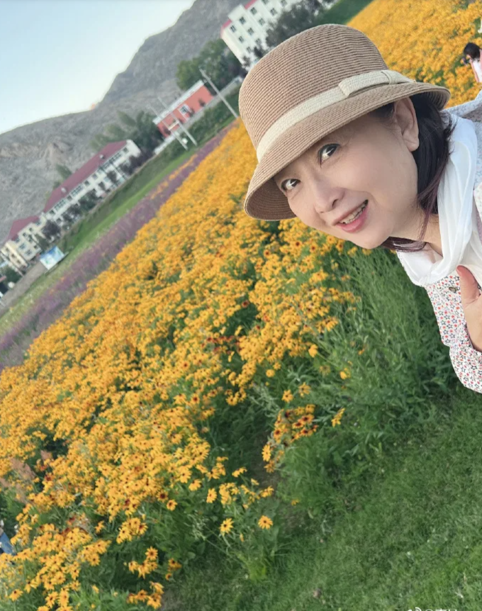 陳百祥唱情歌賀結婚45周年 「感恩黃小姐一路陪伴」