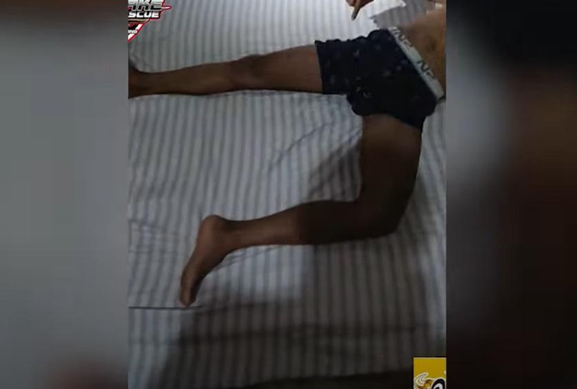 褲浪隆起,眼鏡蛇藏在裡面。(互聯網)