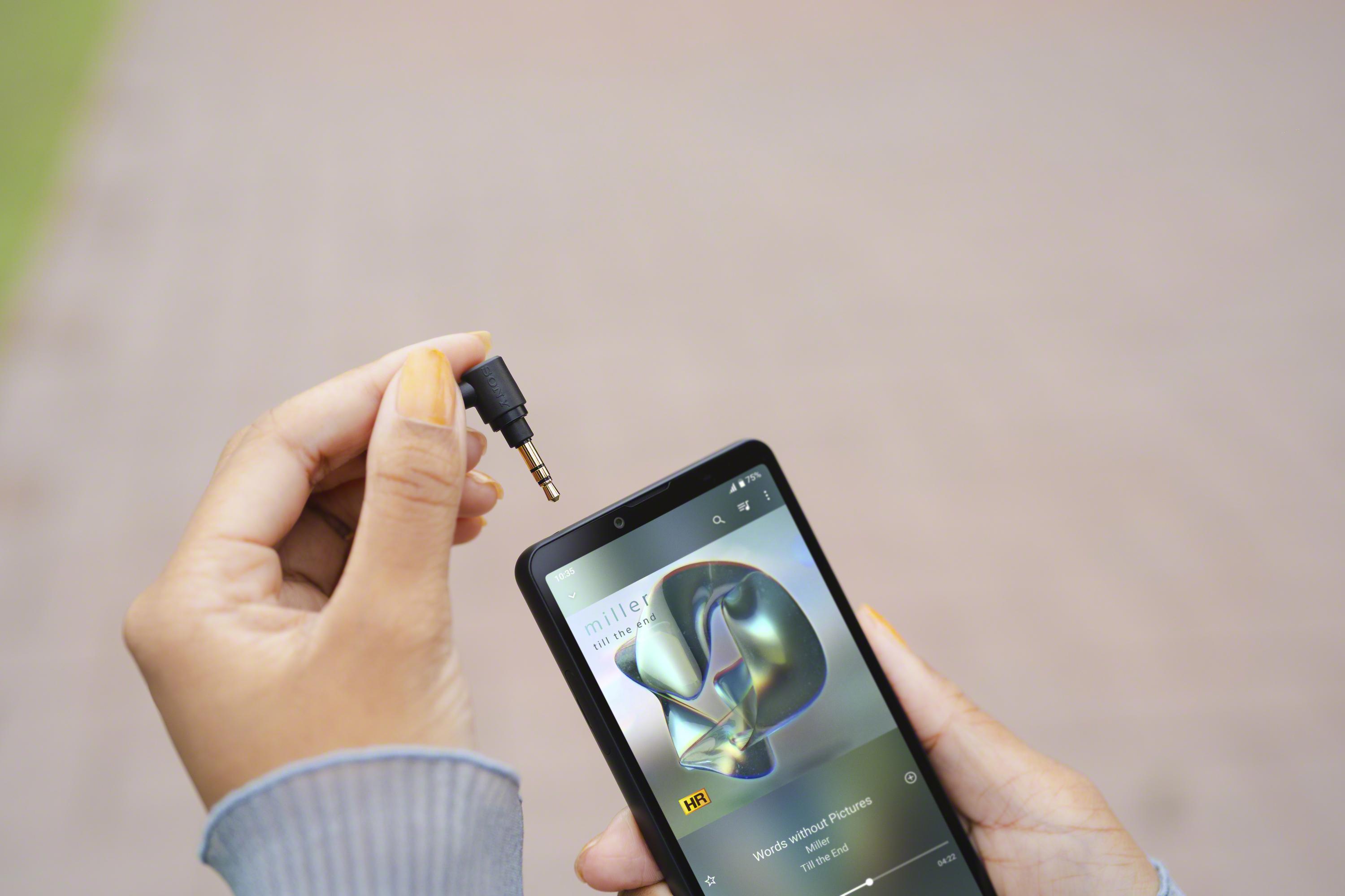 Xperia 10 VI配有3.5毫米耳機插孔並支援DSEE Ultimate音效。