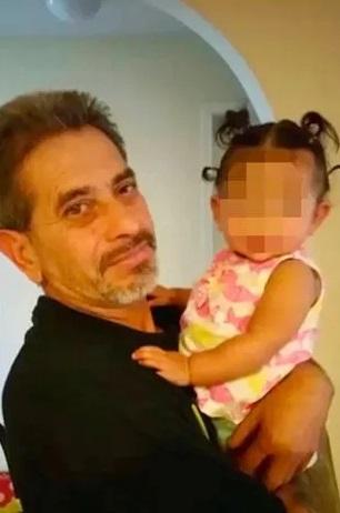 格拉生前與孫女合照。(互聯網)