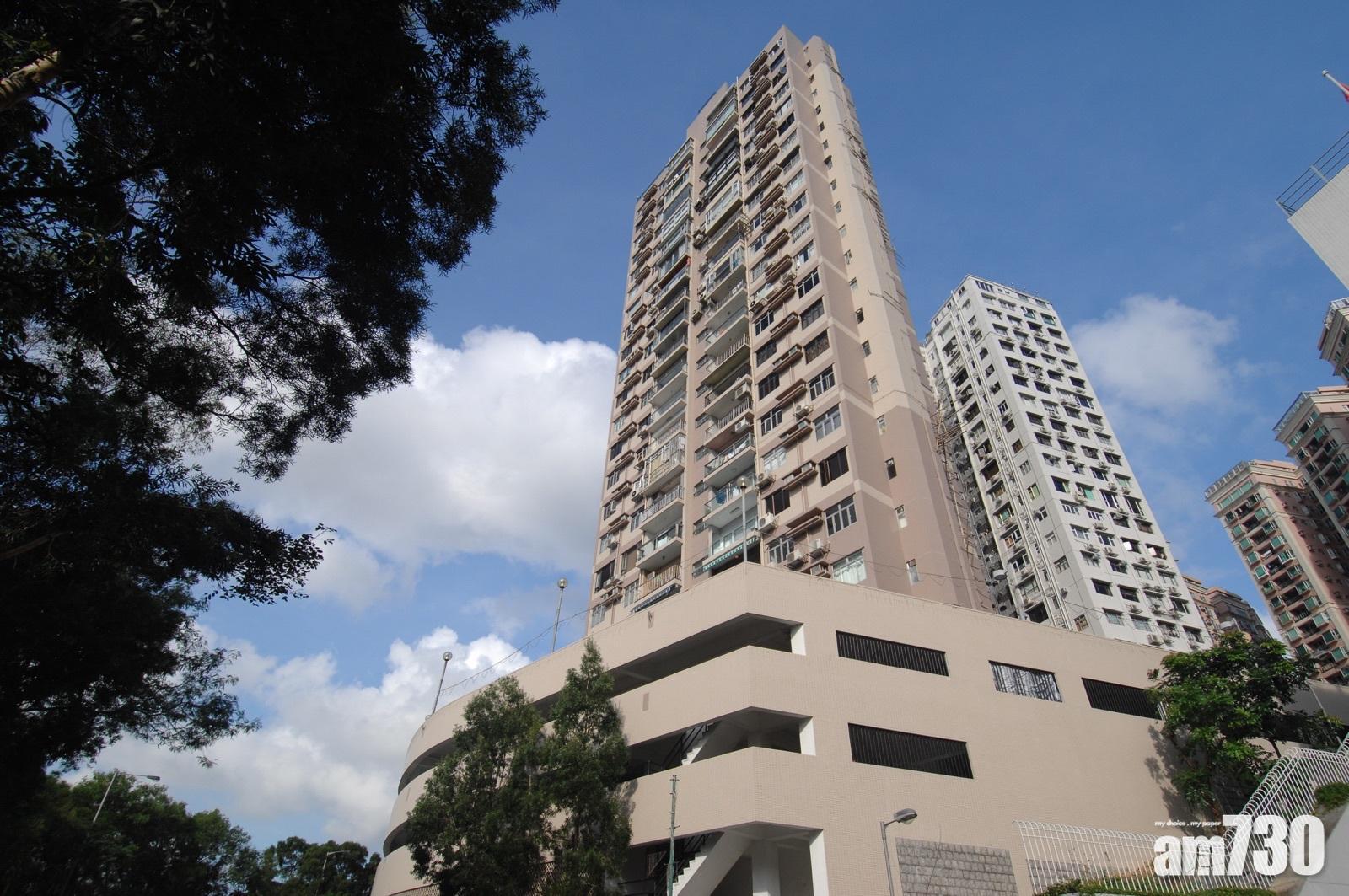 樓齡53年的北角半山天寶大廈,最新錄套三房海景戶以連車位1,698萬元易主,造價重返11年前水平。(資料圖片)