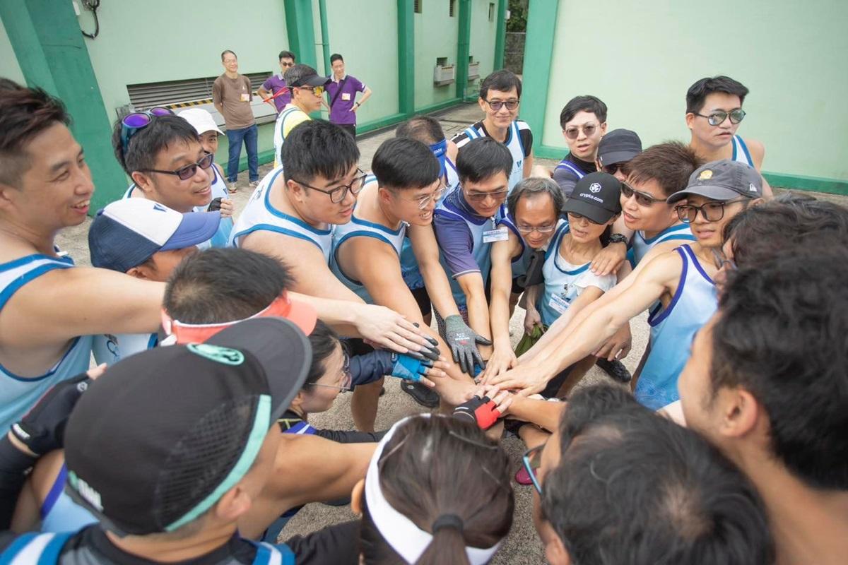 水務署龍舟隊喺沙田龍舟競賽嘅「中龍邀請賽建造業議會偉金盃」拎到季軍。(FB專頁「滴惜仔 Water Save Dave」圖片)