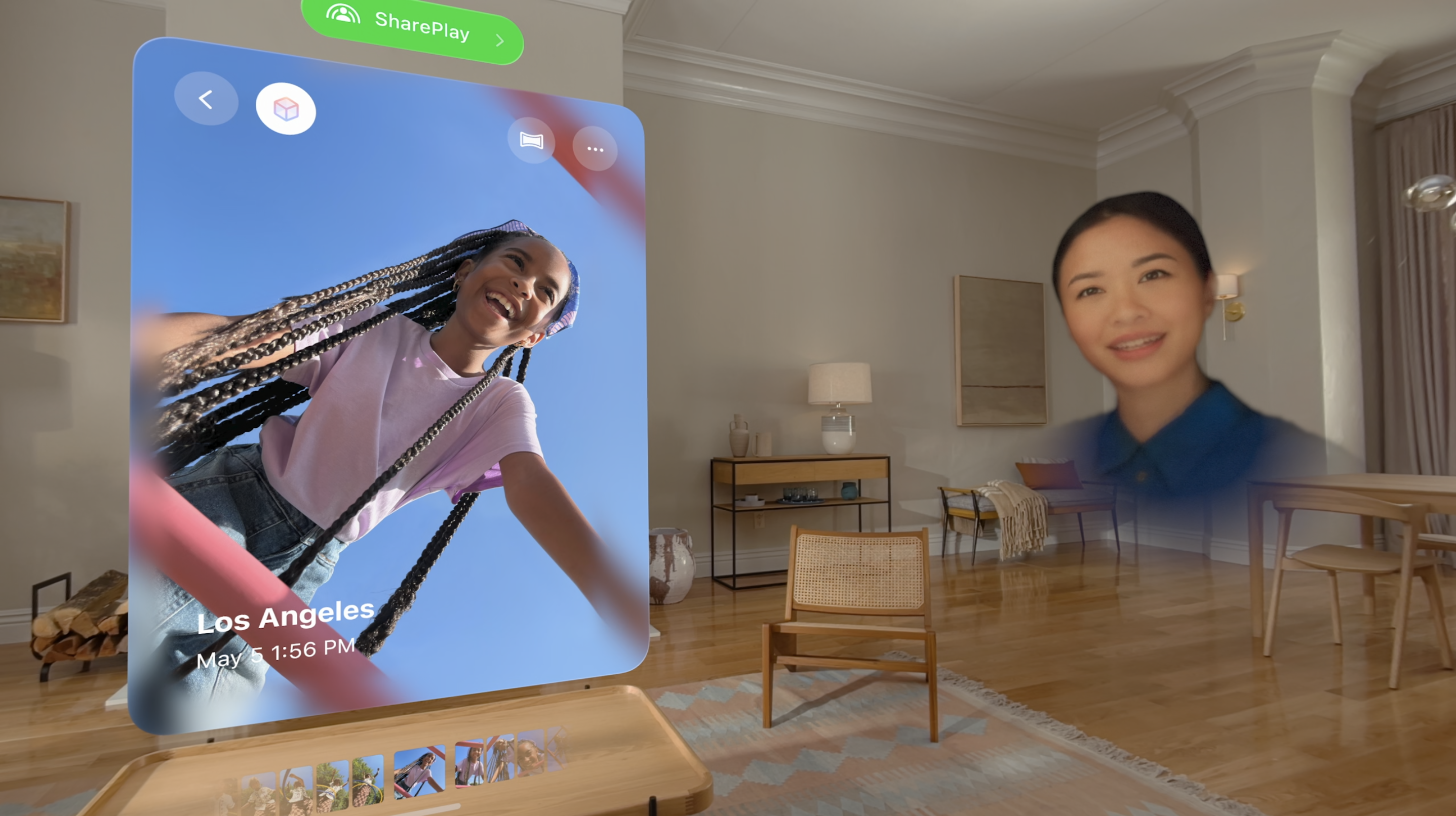 WWDC24|相片app 的同播同享功能,能以空間自我影像與他人一同觀賞喜愛的相片和影片。