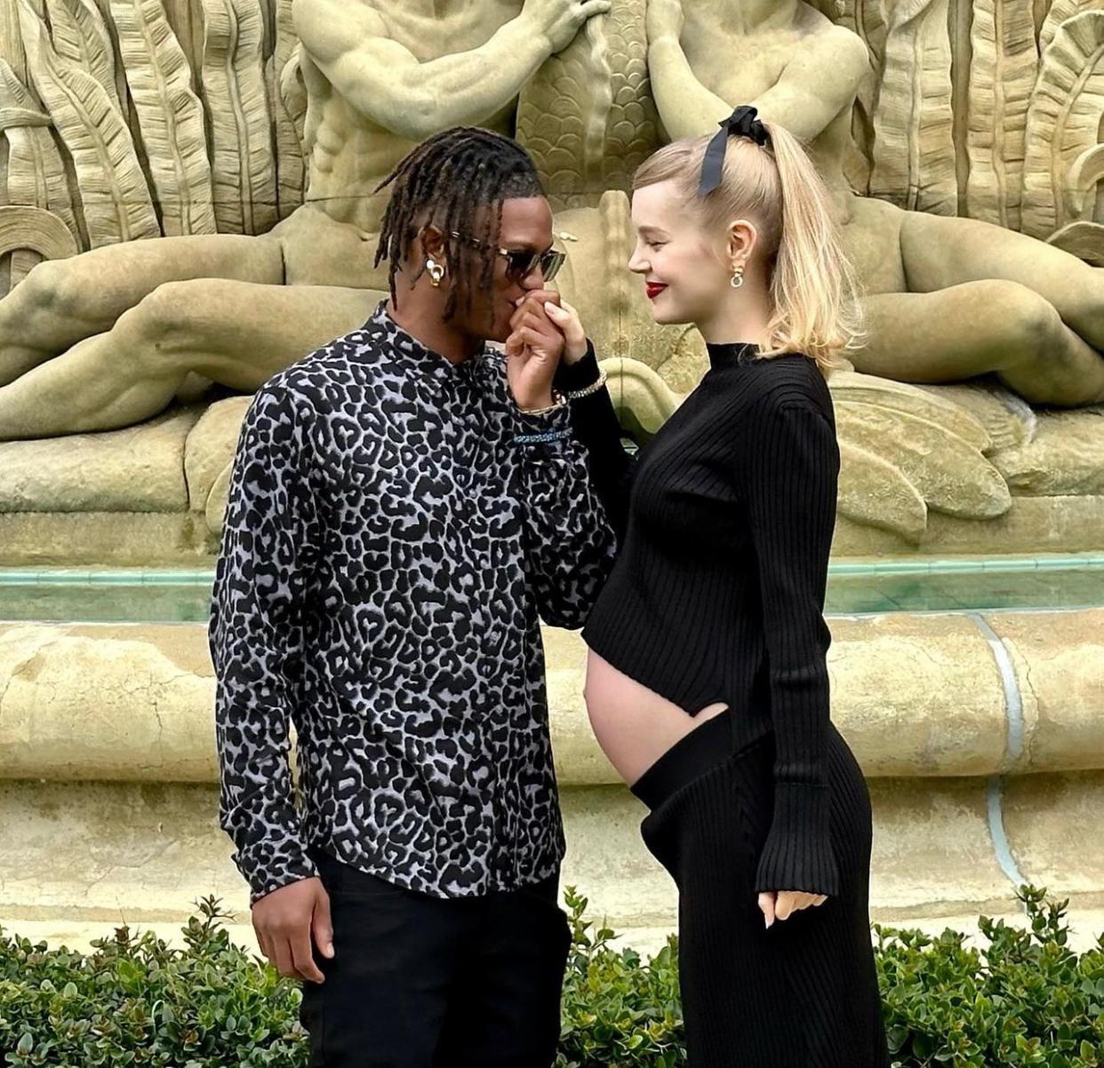 Vivi去年公開戀情,早前更自爆有喜。