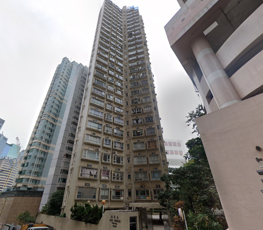 跑馬地華翠臺為單幢物業,全盤共有104個單位,步行往港鐵銅鑼灣站約需7分鐘。