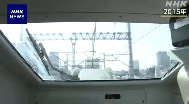 「黃醫生」檢查電纜裝置。(互聯網)