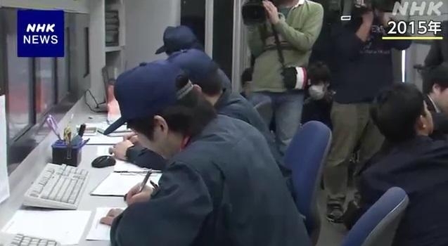 工作人員在車內做記錄。(互聯網)