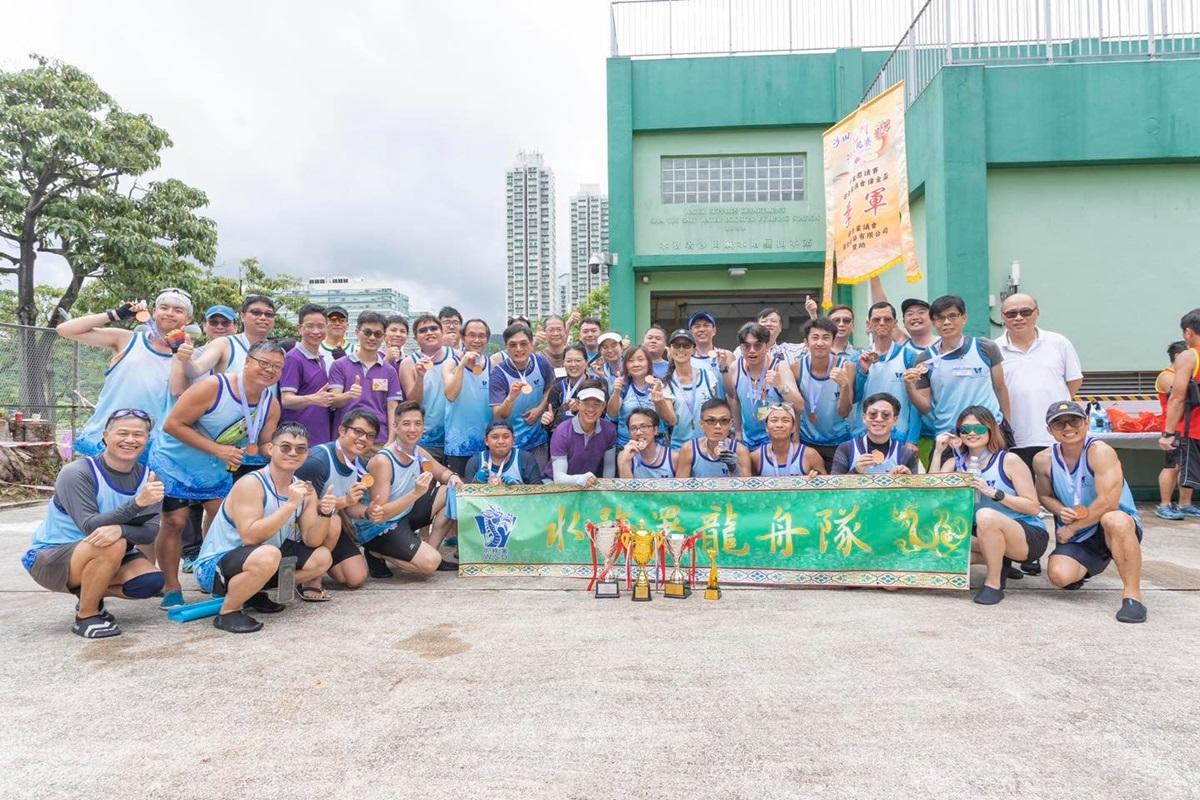 水務署龍舟隊喺沙田龍舟競賽嘅「中龍邀請賽建造業議會偉金盃」拎到季軍。(FB專頁「滴惜仔 Water Save Dave」圖片)