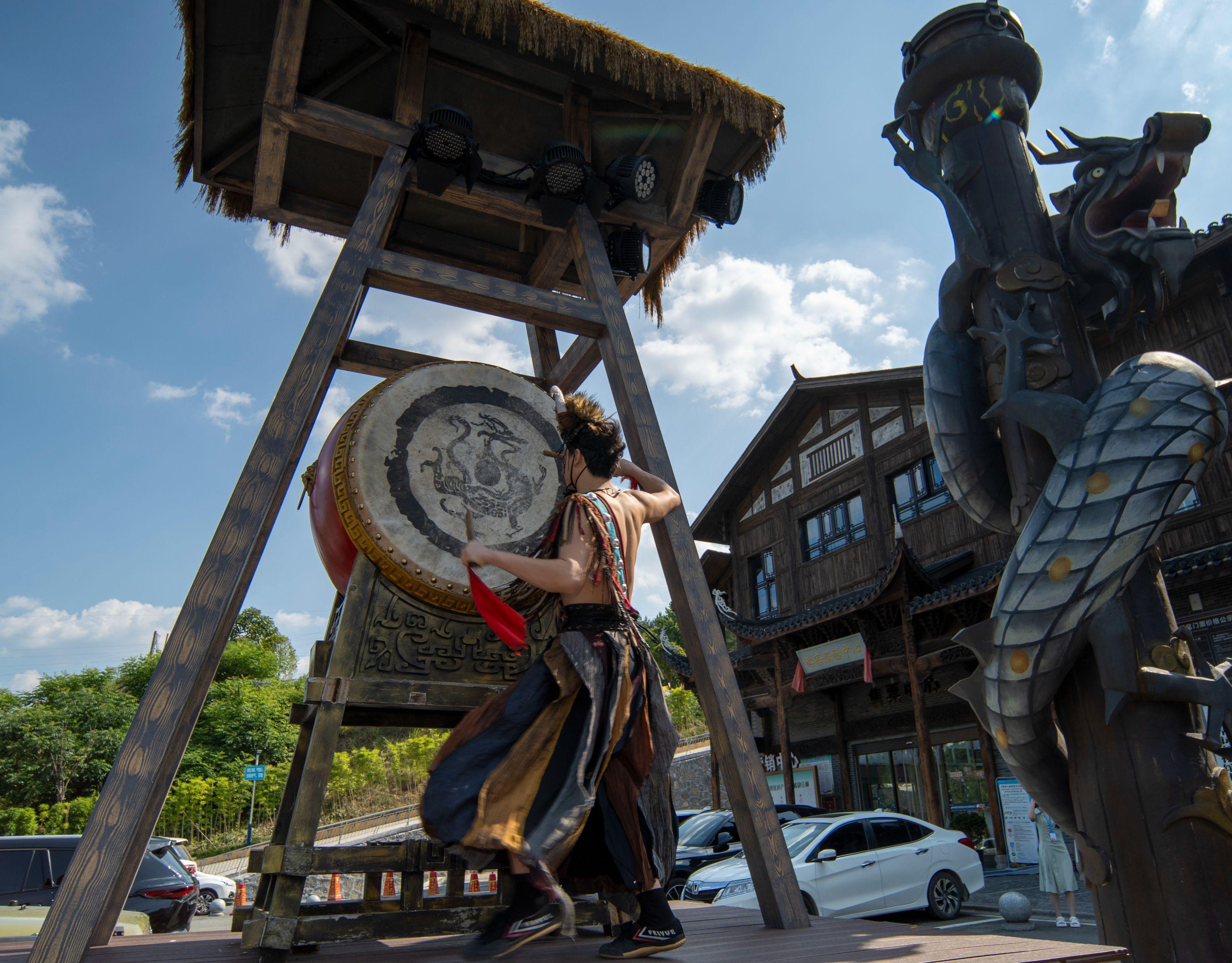 七⼗⼆奇樓⼩鎮