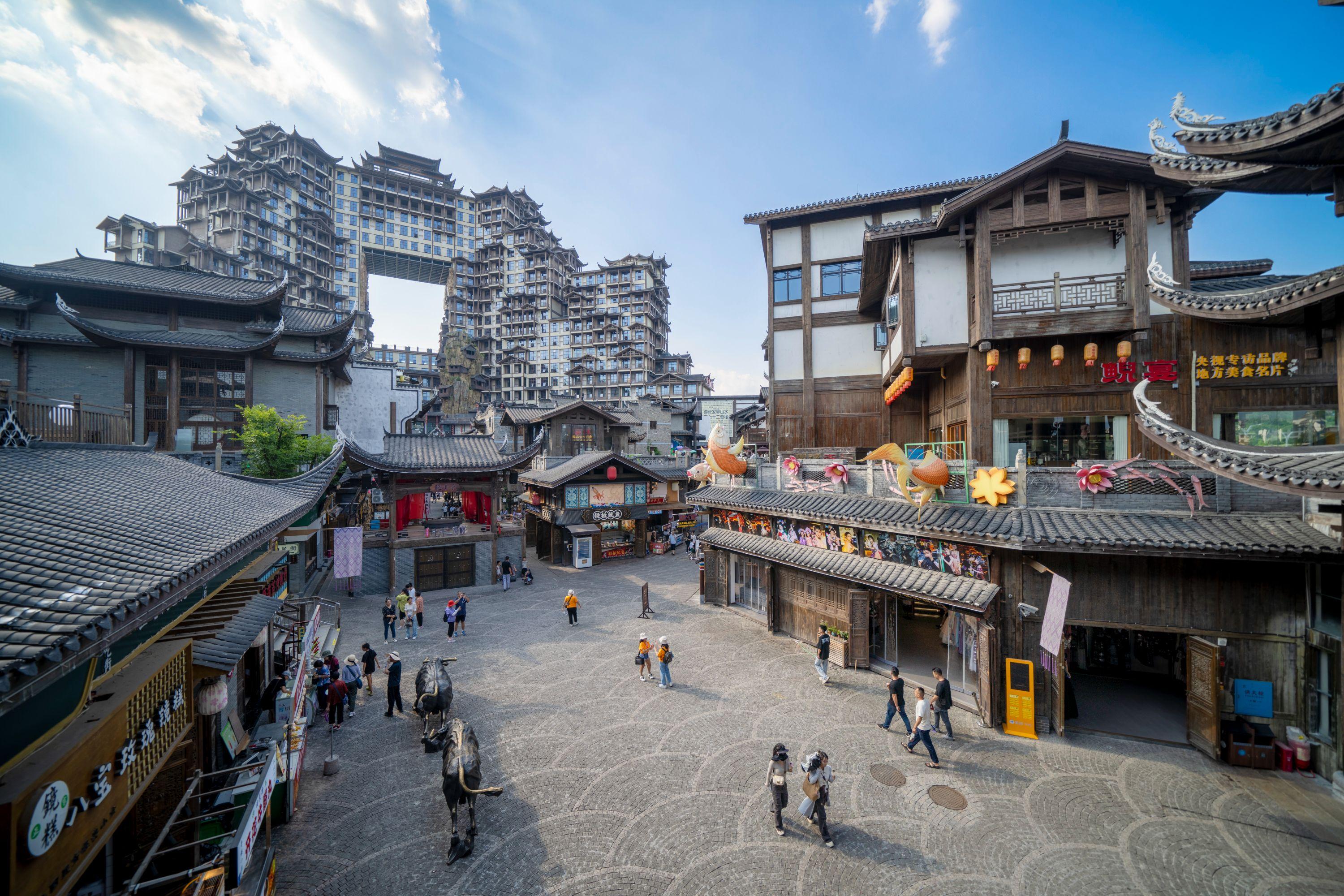 七⼗⼆奇樓⼩鎮