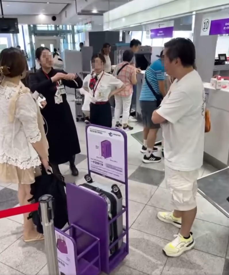 HK Express|日本高松機場地勤要求量行李,疑似港男即場「發爛渣」。(網上影片)