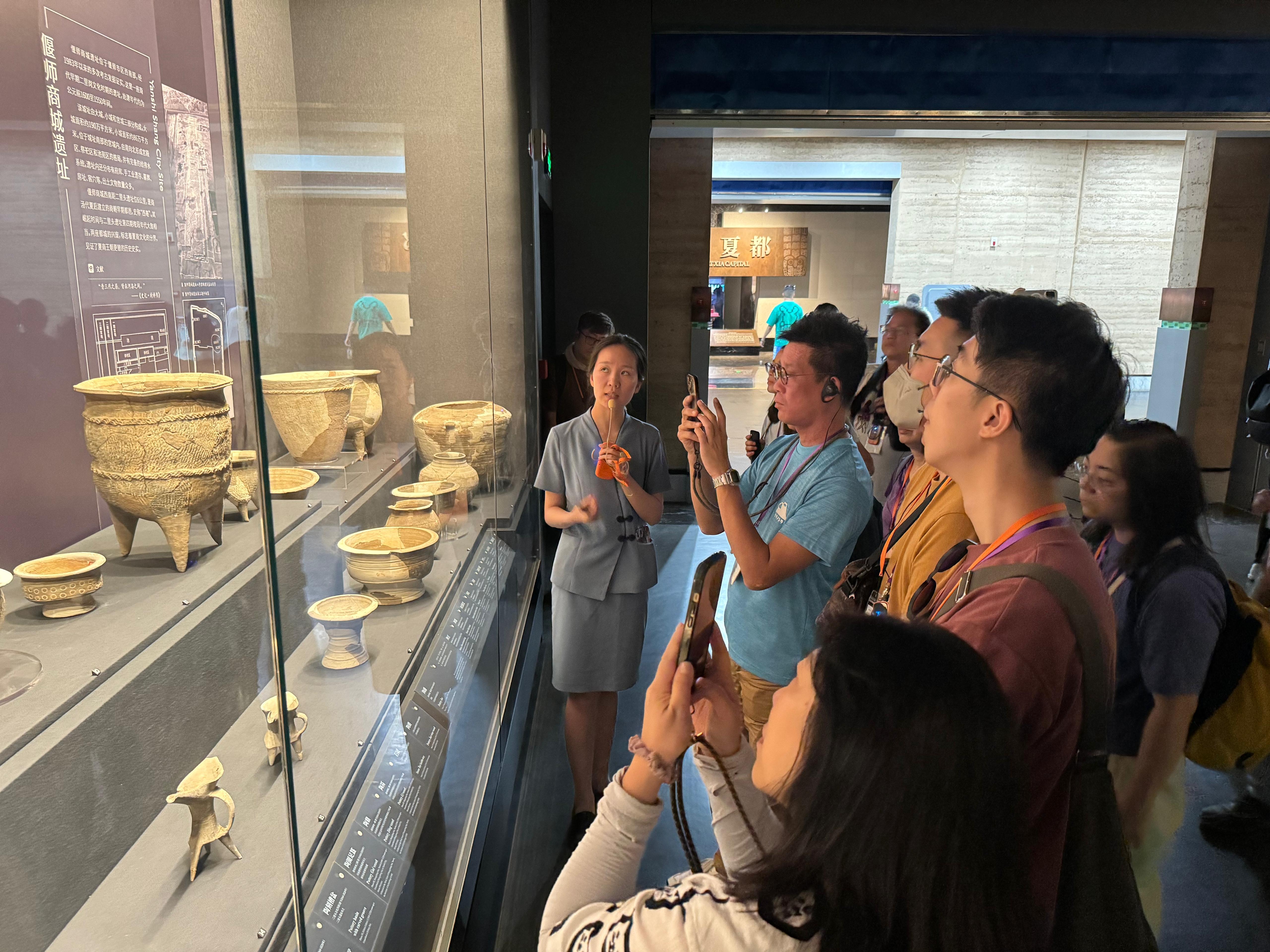 弘揚辦河南考察團安排26中小教師考察 參與教師:大開眼界