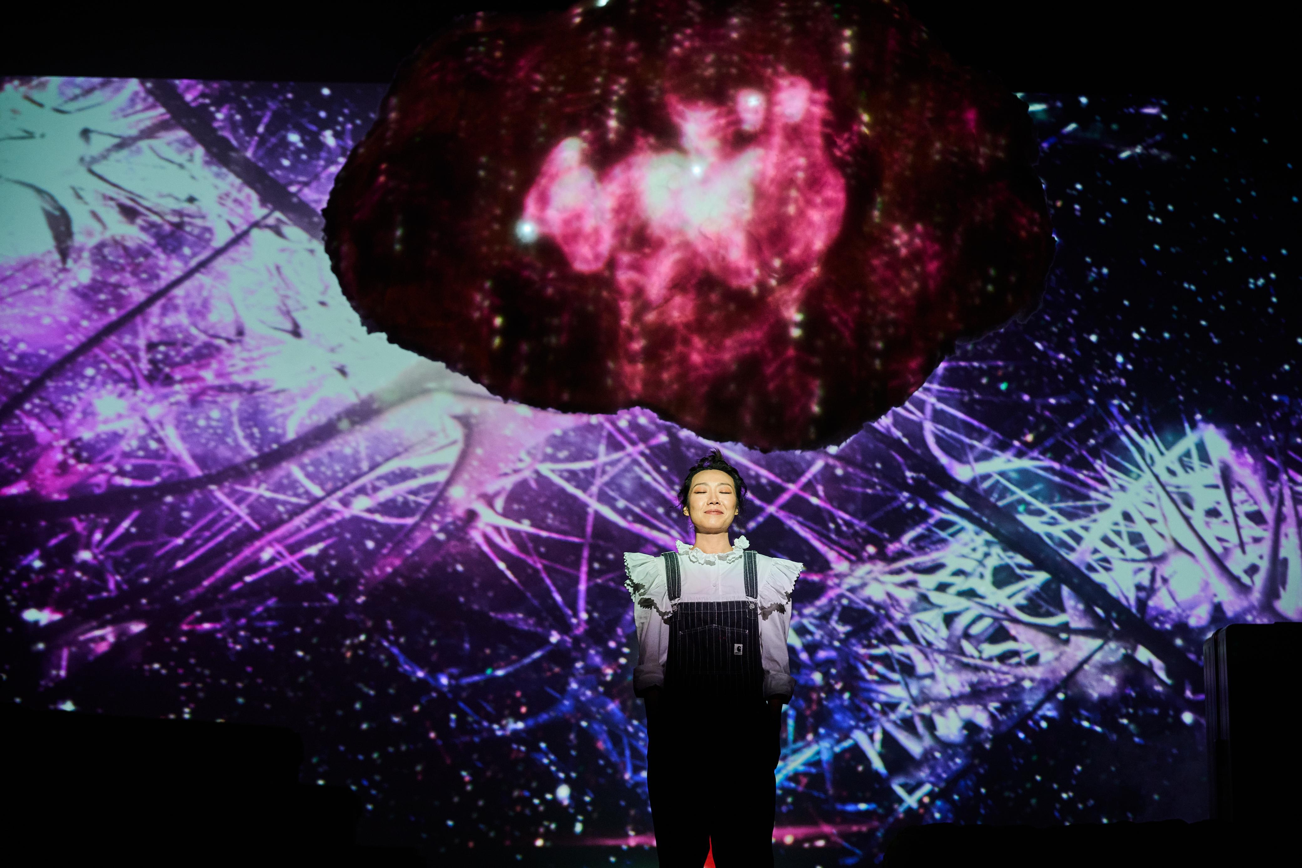 卓韻芝自編自導自演的獨腳戲《芝姐災難大全》開鑼。