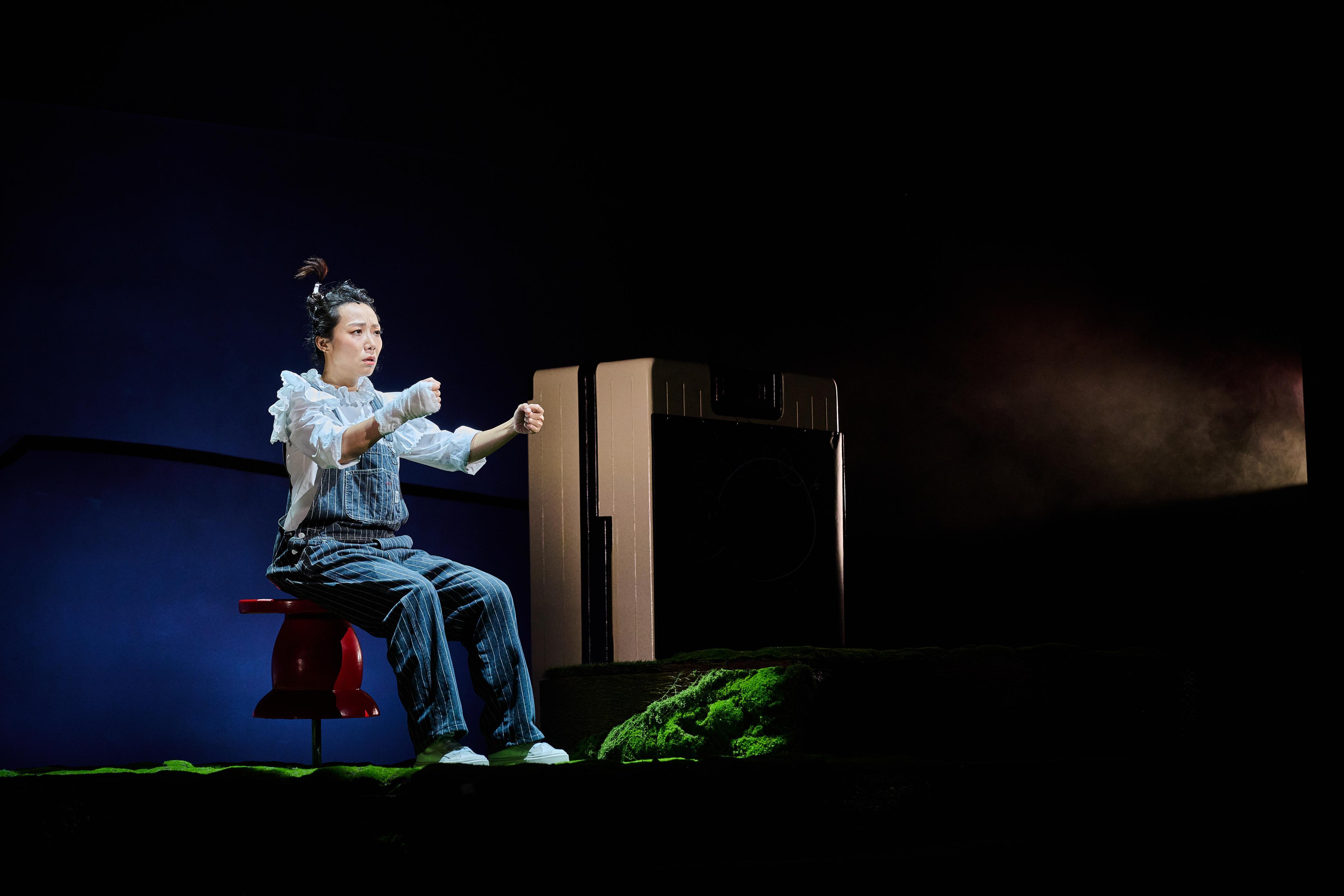 卓韻芝自編自導自演的獨腳戲《芝姐災難大全》開鑼。