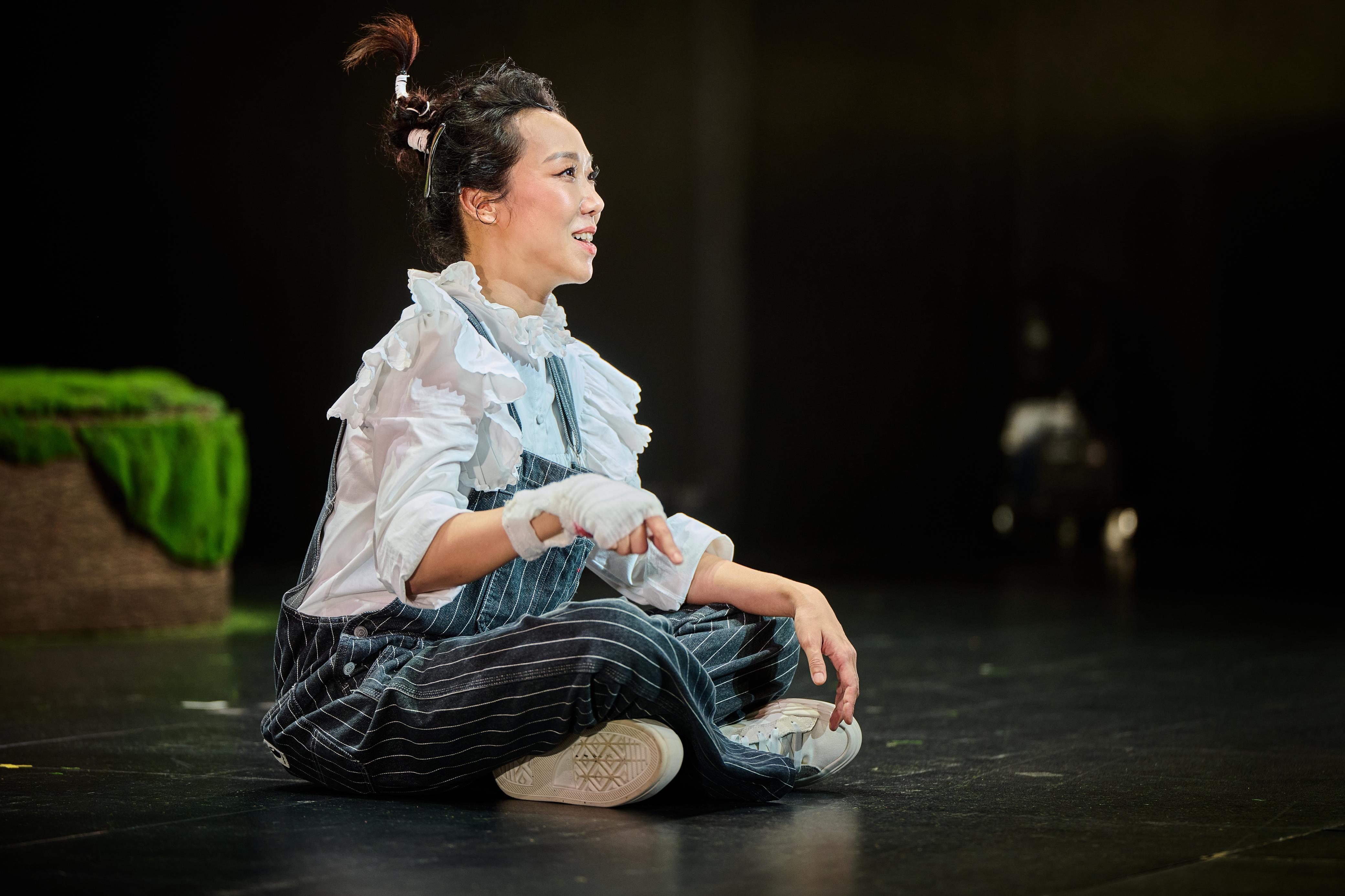 卓韻芝自編自導自演的獨腳戲《芝姐災難大全》開鑼。