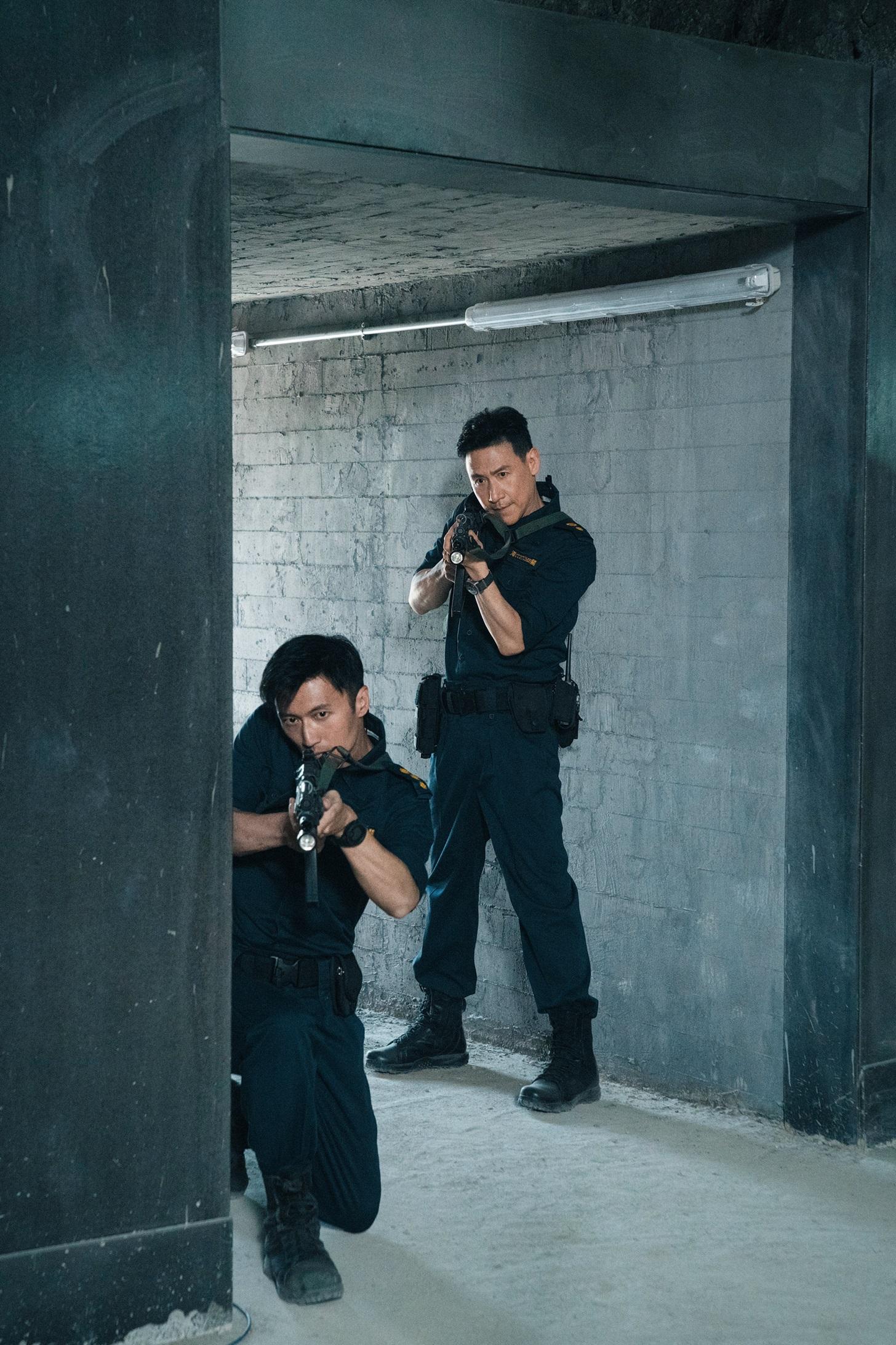張學友與謝霆鋒在《海關戰線》演上司下屬,戲裡戲外亦師亦友。