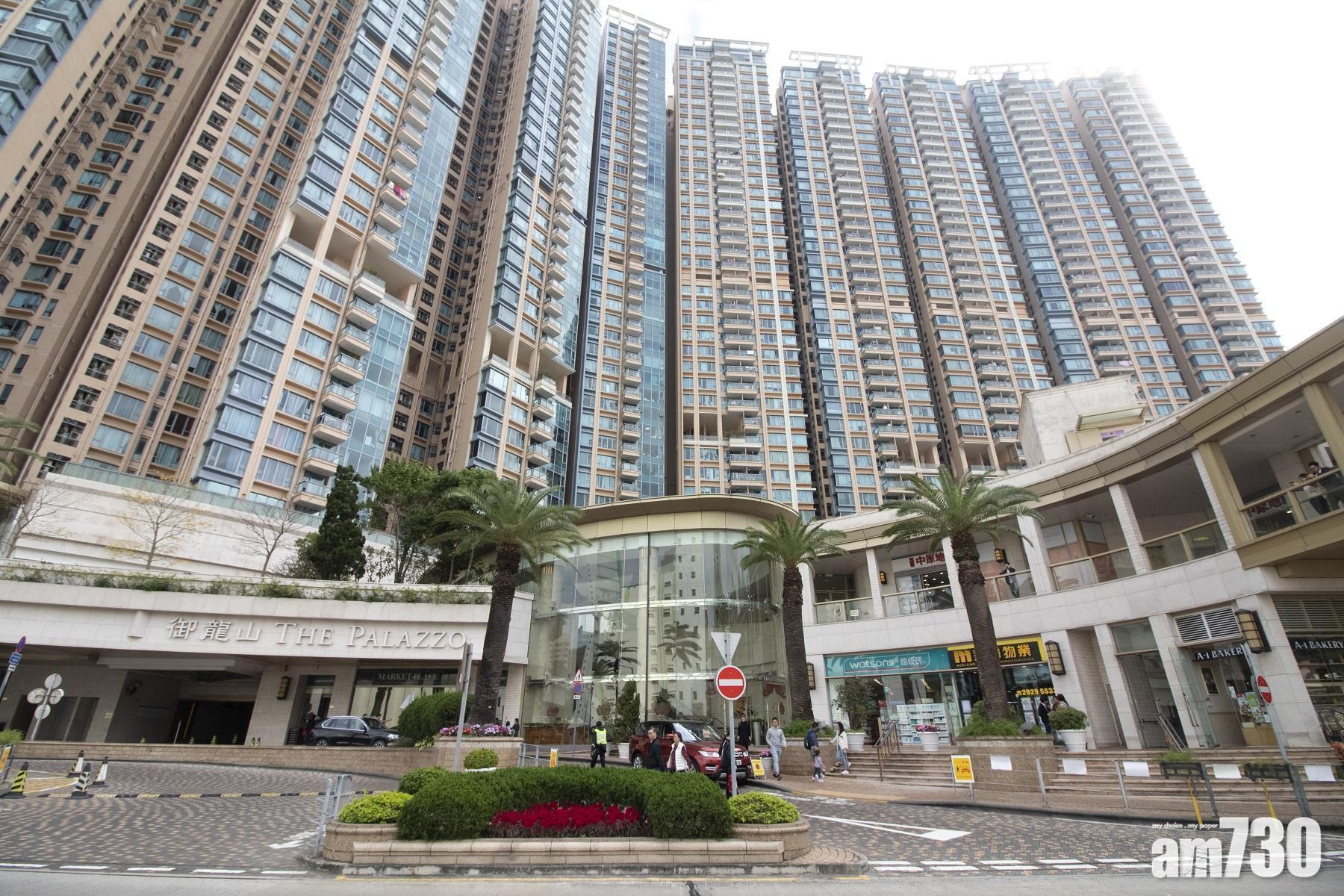 御龍山位於港鐵火炭站旁,距離香港體育學院亦不遠。