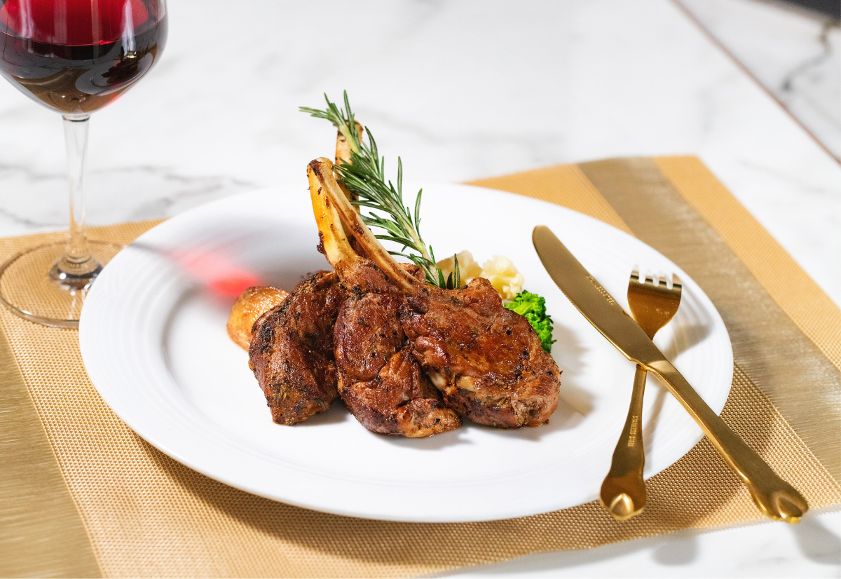 意式烤羊扒配香草紅酒汁