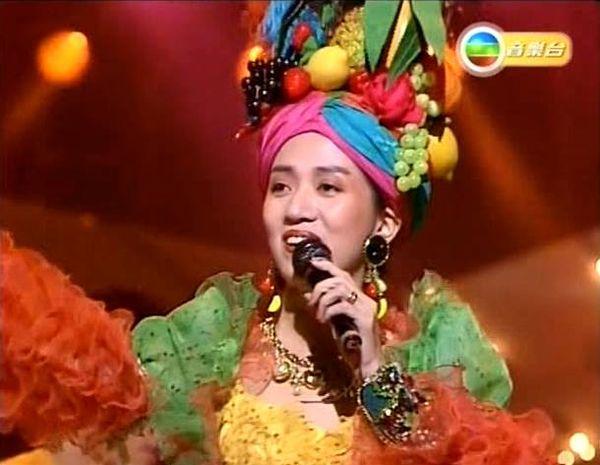 古淖文小時候看梅艷芳以「生果頭」唱《夏日戀人》,愛上表演。