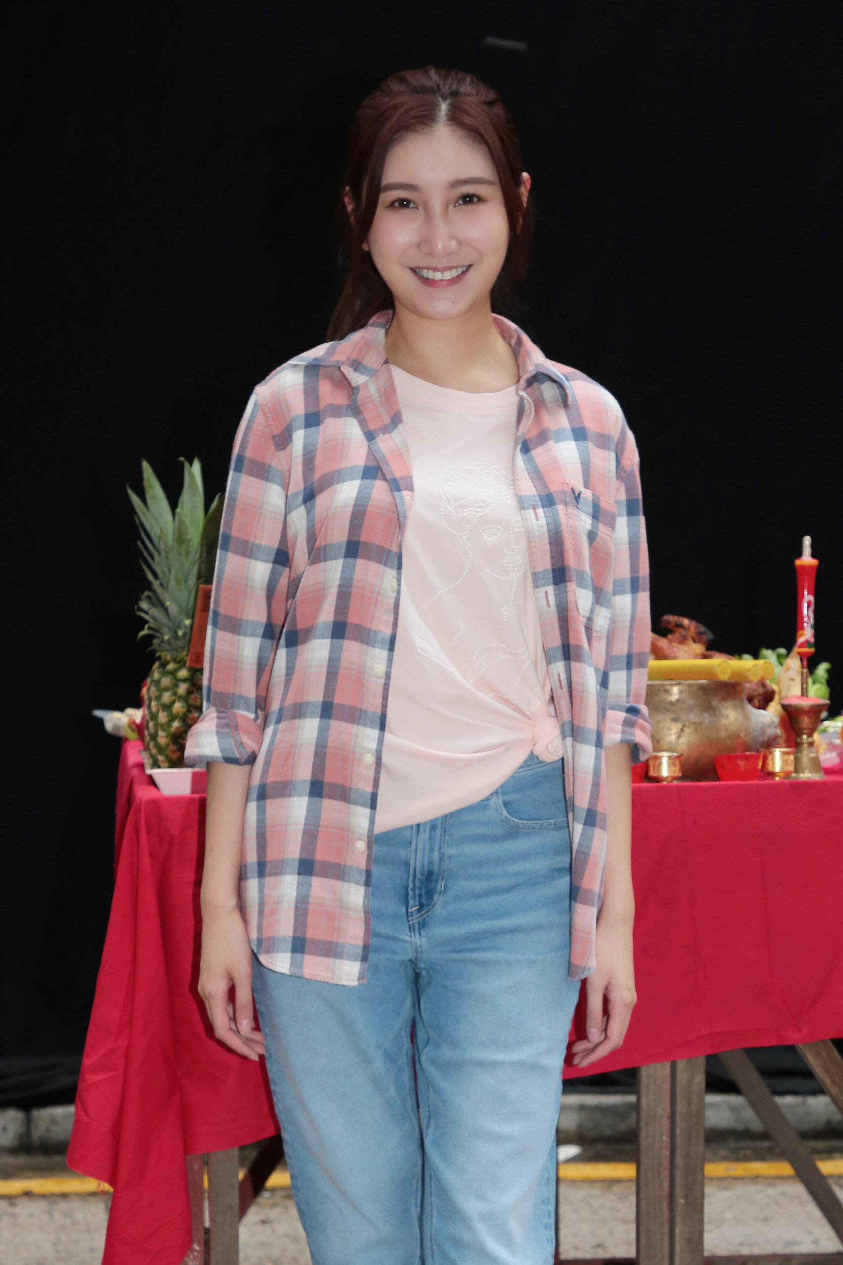 沈殷怡收起性感拍新劇。