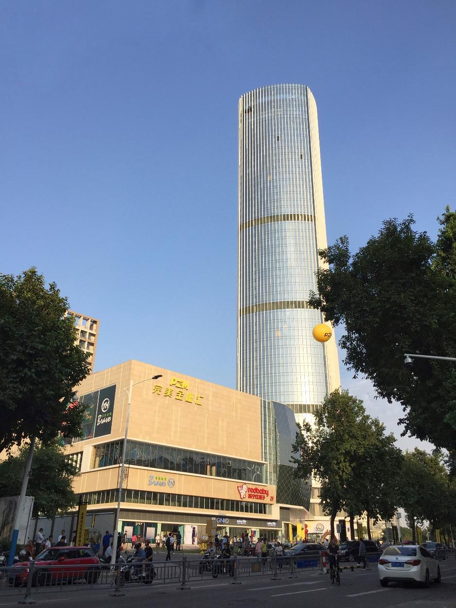 中山新城區的地標之一就是完美金鷹廣場。(圖片來源:視覺中國)