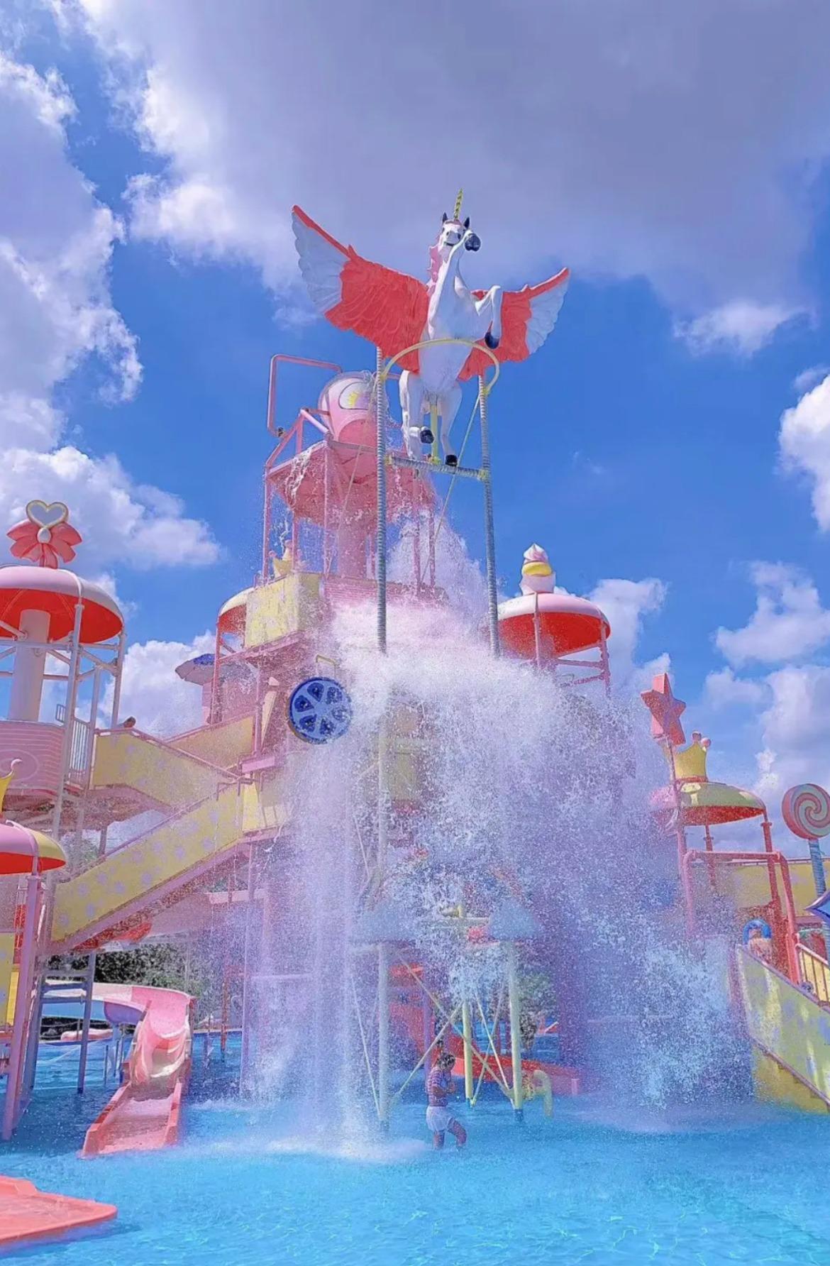 喜歡衝浪的話,必去「遇見海豚灣」,感受人造浪的刺激。(圖片來源:團建策劃婷婷@小紅書)