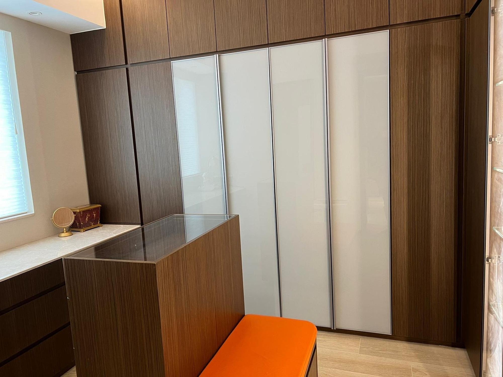 單位設有衣帽間,特大衣櫃十分實用。